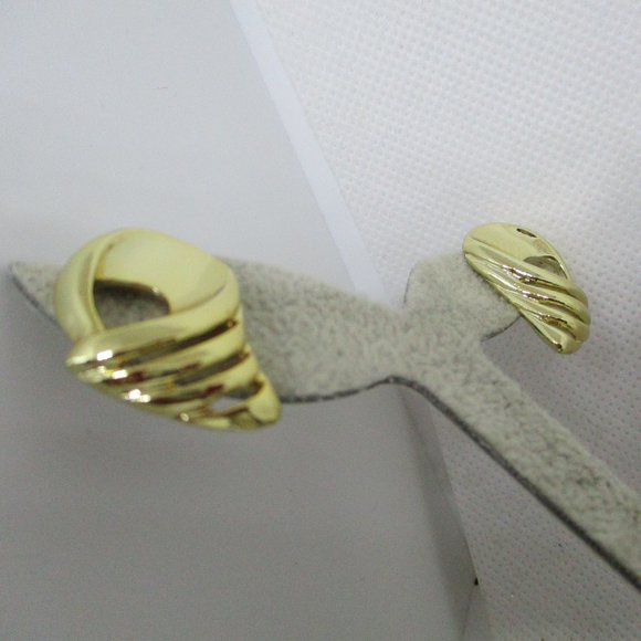 Seashell Pierced Earrings Gold Tone Metal - Picture 4 of 6